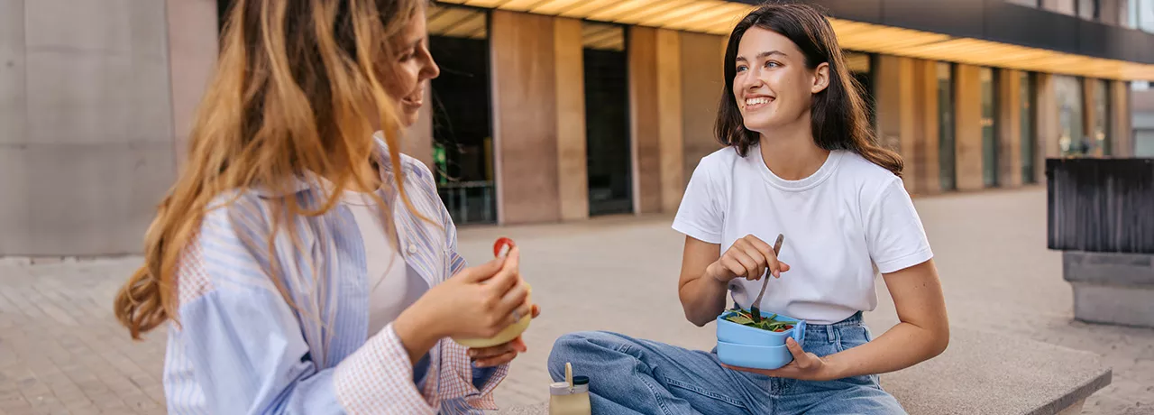 donne in pausa pranzo  
