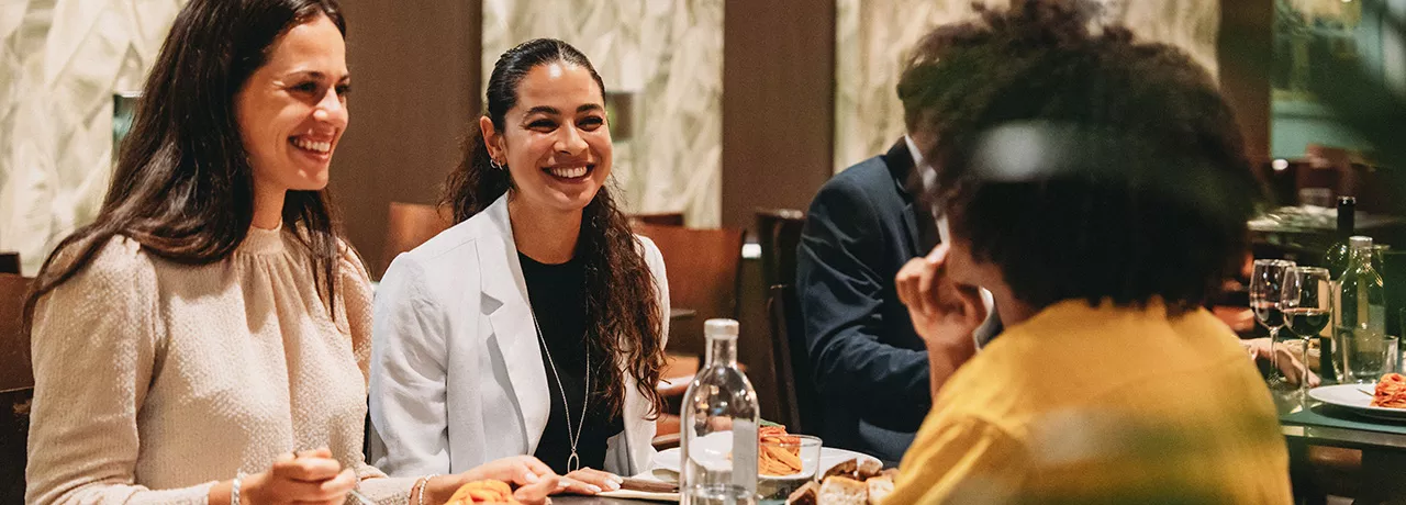 dipendenti-a-pranzo-con-buoni-pasto 