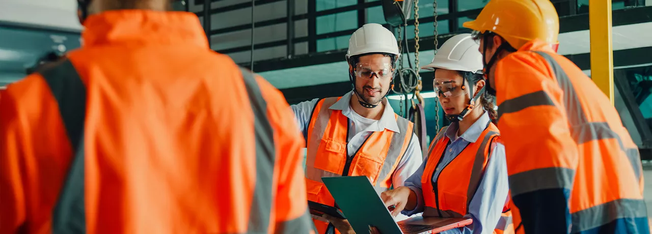 dipendenti-al-lavoro-con-ccnl-metalmeccanici 