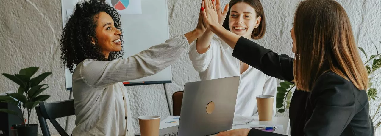 persone che lavorano nelle risorse umane 