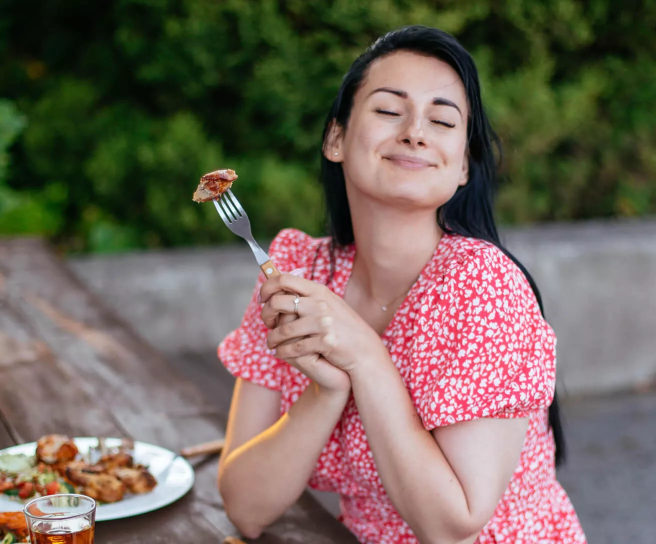 Ragazza in pausa pranzo