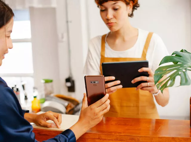 Immagine di un ragazzo che sorride. Rappresenta la soddisfazione dei nostri partner commerciali nell’utilizzare le nostre soluzioni.