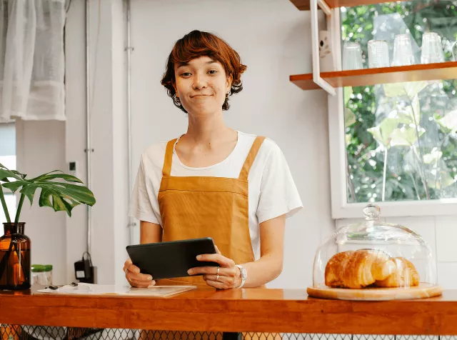 Con Pluxee Italia Esercenti puoi accettare i Buoni Pasto Pluxee direttamente dal tuo smartphone