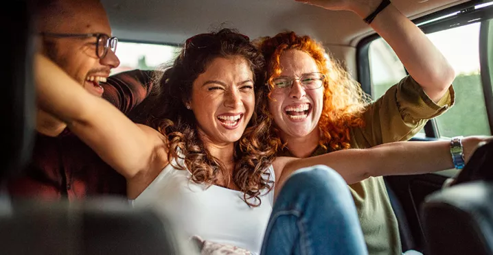 ragazzi-felici-grazie-al-welfare-aziendale-2025