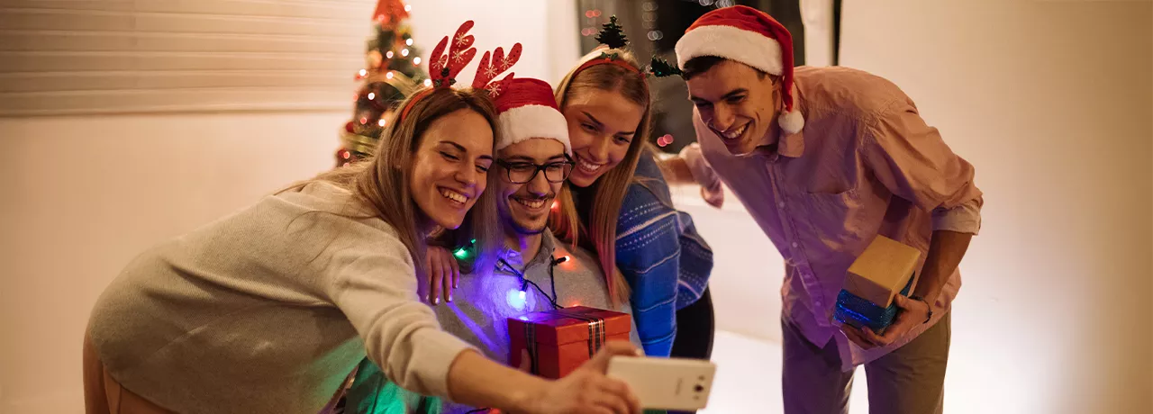 dipendenti-utilizzano-buoni-acquisto-a-natale