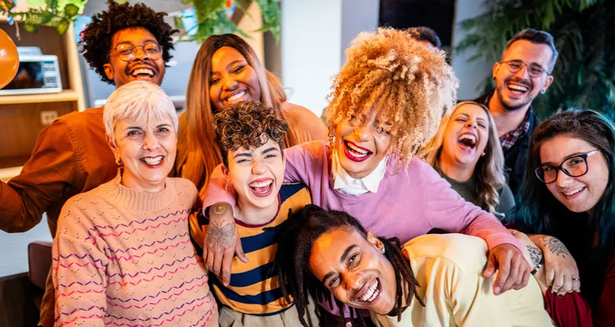 colleghi-felici-al-lavoro