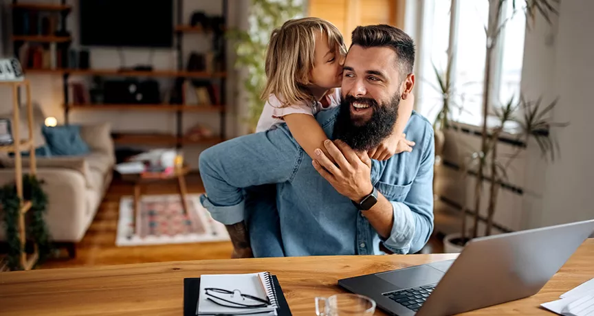 lavoratore-autonomo-con-sua-figlia-usa-buoni-pasto