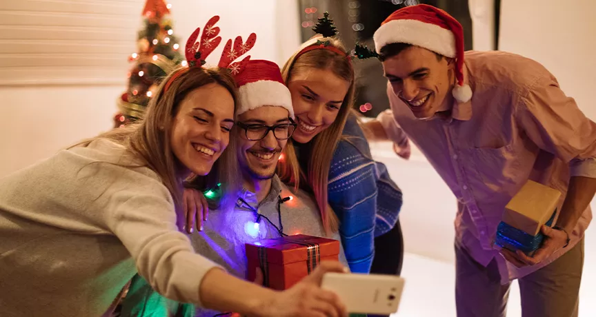 dipendenti-utilizzano-buoni-acquisto-a-natale