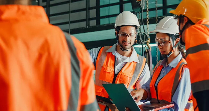 dipendenti-al-lavoro-con-ccnl-metalmeccanici