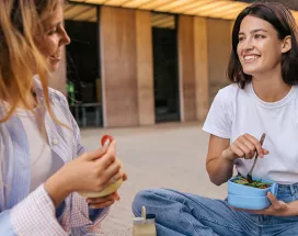donne in pausa pranzo