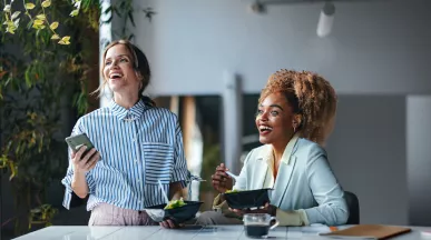 dipendenti in pausa pranzo