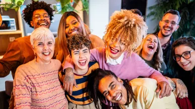 colleghi-felici-al-lavoro