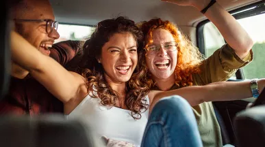 ragazzi-felici-grazie-al-welfare-aziendale-2025