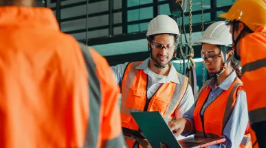 dipendenti-al-lavoro-con-ccnl-metalmeccanici